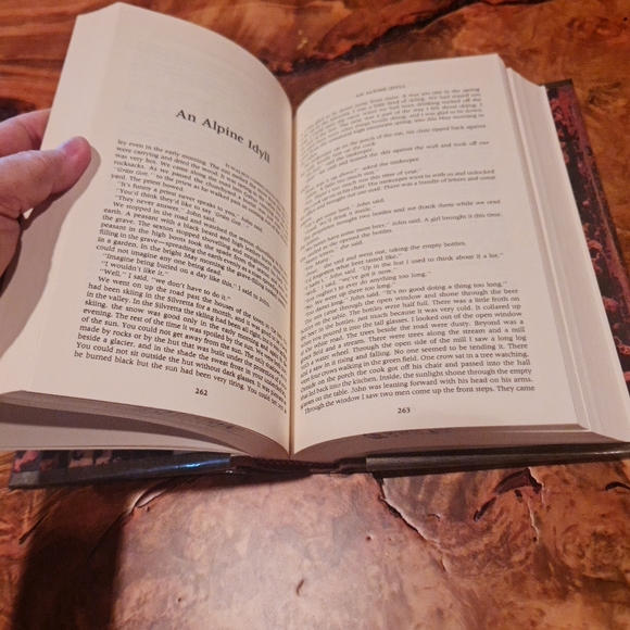 The Complete Short Stories of Ernest Hemingway The Finca Vigia Edition 1993 - Picture 10 of 11